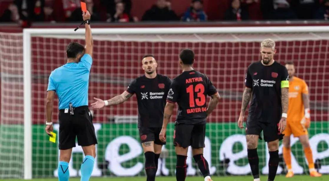 LOL比赛直播官网 -新秀崛起射门中触地变向的射门